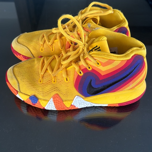 Nike Kyrie Kids Basketball Shoes - Picture 5 of 6
